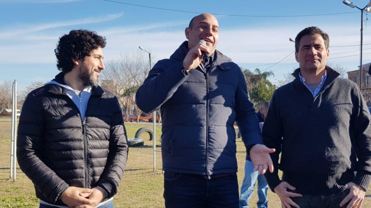 "En Varela también podemos tener 500 nuevos asfaltos si dejamos atrás a los de siempre"